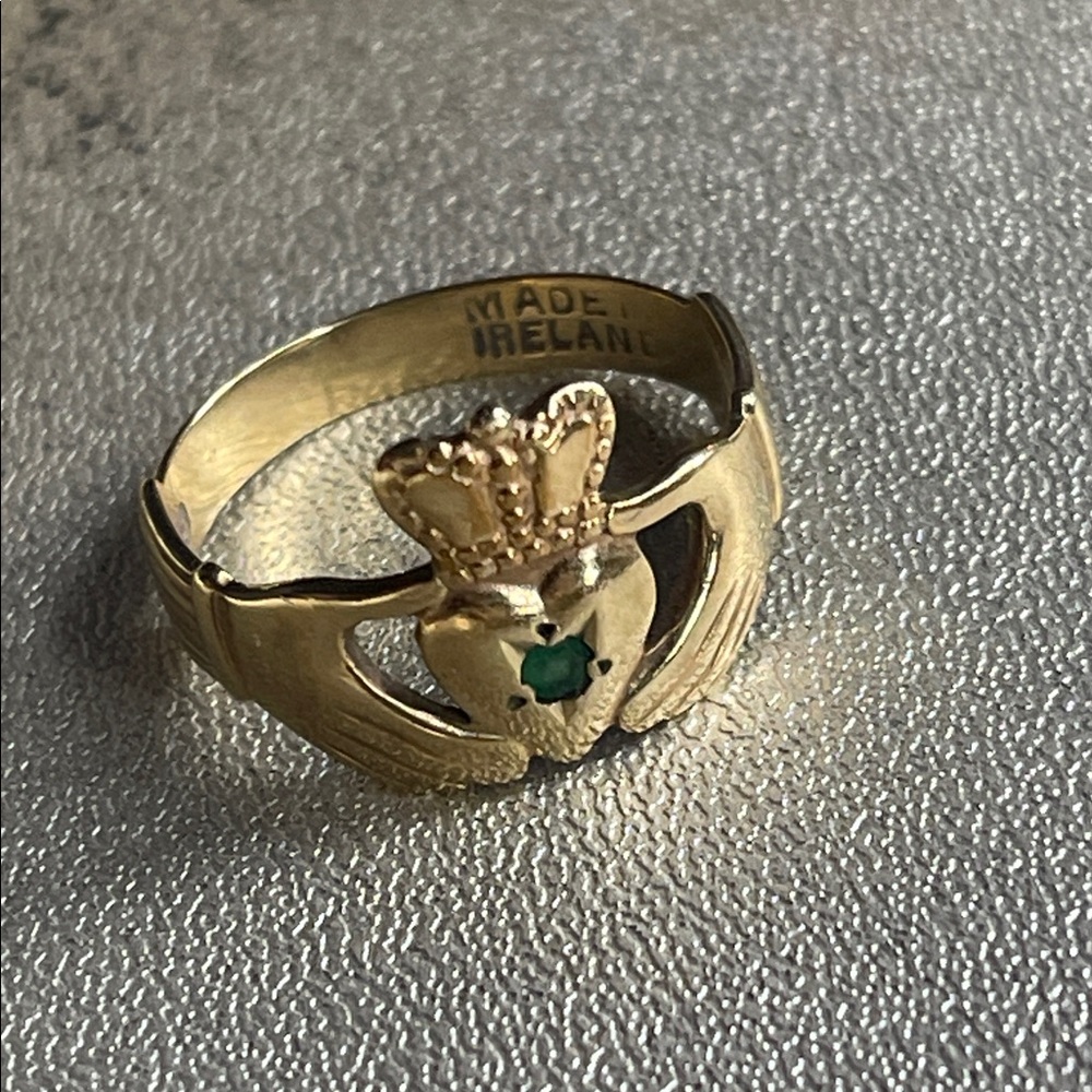 9k gold stamps 375 vintage claddagh ring with emerald size 5.5 - Picture 8 of 10